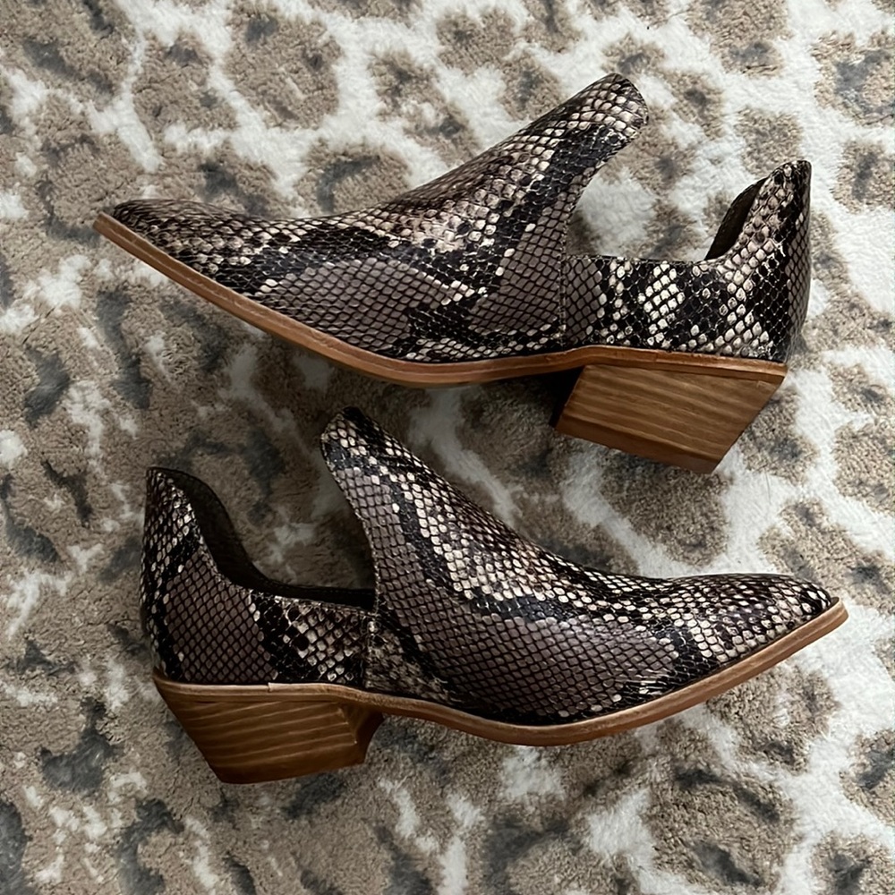 *BRAND NEW* vegan snake skin booties